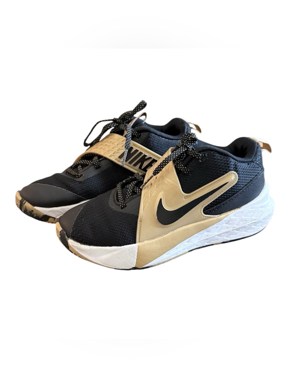 Nike Kids' Team Hustle D 12 black & gold basketball Shoes with a mid foot strap